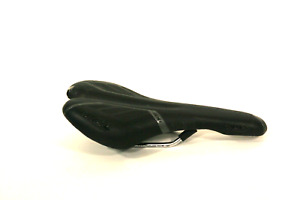 Oval Concepts 400 Saddle 140 x 280 mm Cro-moly Black & Gray