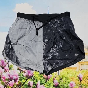 Nike Trail schwarz und grau Shorts Größe Small neu mit Etikett - Bild 1 von 7