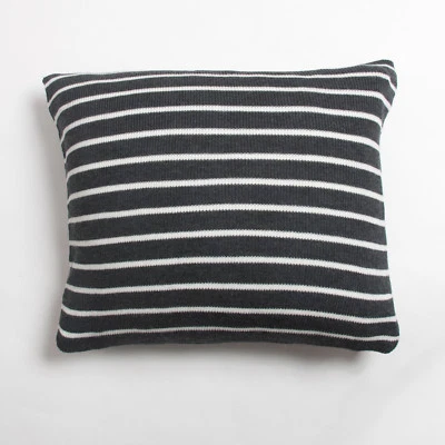 Almohada Devin gris carbón blanco rayas 20" x 20" algodón acento Foto 1 de 3