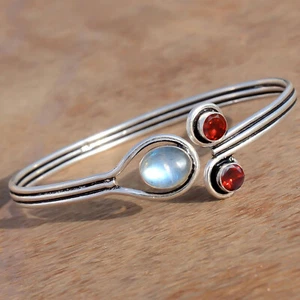 Elegante brazalete de plata de ley 925 con brazalete de piedras preciosas de corte granate rojo y labradorita - Imagen 1 de 7