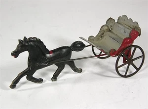 GIOCATTOLO DA PAVIMENTO CARROZZA FANTASIA TRAINATA DA CAVALLI IN LATTA AMERICANO 1870 di GEORGE BROWN MFG - Foto 1 di 7