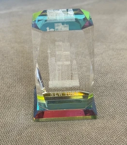 Vintage 3D New York Laser Hologram Glass Cube World Trade Center paperweight - Picture 1 of 11