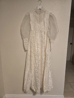 Vintage Victorian Dress Ivory Lace Sz M Long Sleeves Wedding Dress  - Image 1 of 4