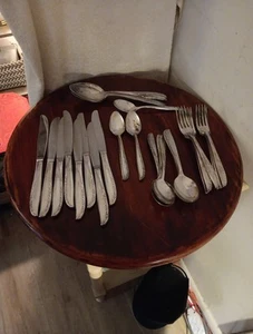 Juego de cubiertos Wm A Rogers Oneida Brittany Rose plateados 32 piezas (necesita limpieza) - Imagen 1 de 12