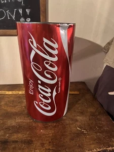 Ancienne poubelle Coca Cola en métal - Photo 1/6