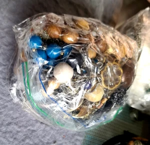 #3 Vintage bis jetzt Schmuck Wundertüte einige neu mit Etikett alle tragbar 1 Pfund + - Bild 1 von 8