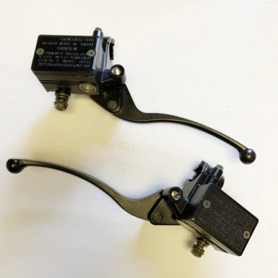 Hydraulic Brake & Clutch Master Cylinder for Kawasaki 250  305 650 750 1000CSR - Image 1 of 4