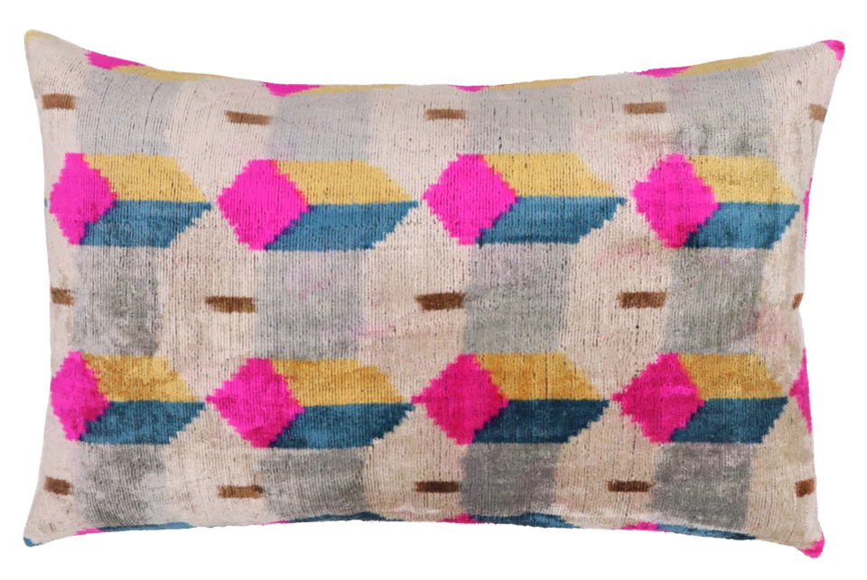 Almohada de terciopelo de plumas geométrica hecha a mano rosa 16 x 24 pulgadas (40 x 60 cm) Foto 1 de 4