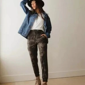 Albion Damen Jogginghose grün Camouflage Destination Größe S Tall - Bild 1 von 9