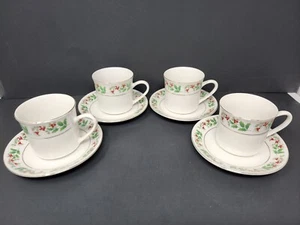 Juego de 4 tazas de Navidad Gibson Holly Berry con platillo borde dorado vacaciones - Imagen 1 de 7