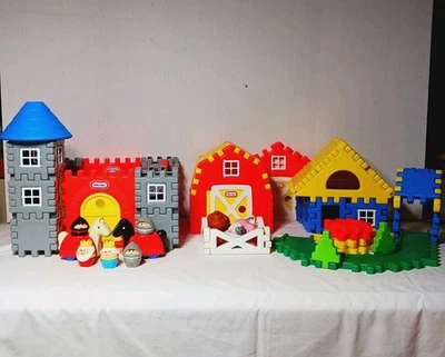 97 Little Tikes Bloques de Gofres CASTILLO Caballeros Caballos Rey Reina Granero Animal CASA Foto 1 de 4