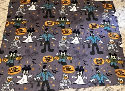 Tela polar de Halloween púrpura asustar divertido Mickey Minnie Donald Goofy Bats Foto 1 de 4