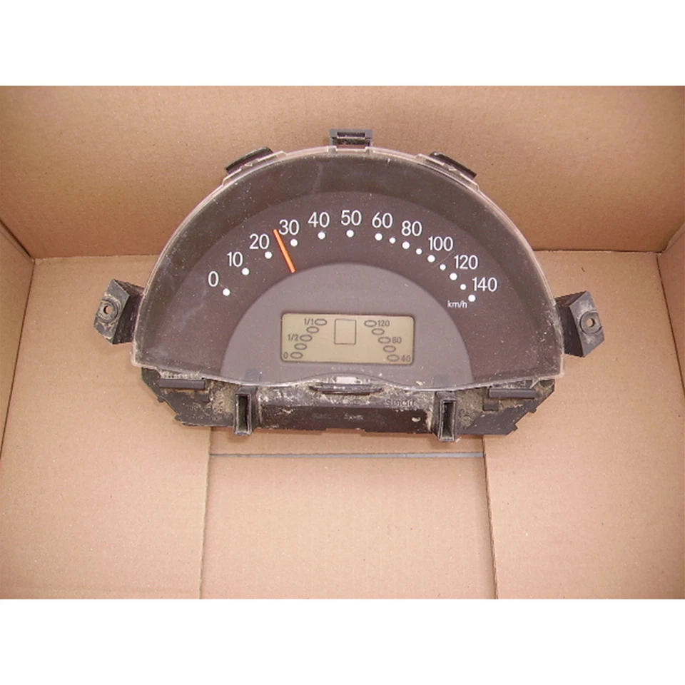 SMART CITY-COUPE ODOMETER INSTRUMENT CLUSTER (450)(1998-2004) 21030010231  - Image 1 of 1