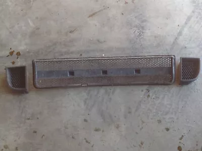 OEM Factory 2002-2005 Saturn Vue Front Bumper Lower Grille Grill grilles set 3  - Image 1 of 4