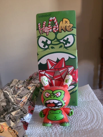Kidrobot Holidape Mad Ape Dunny, 2013 - Christmas, Hanukkah CHASE - Choice Vinyl Cover