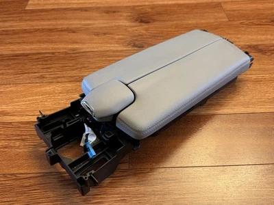 Reposabrazos consola central cuero gris 108A OEM 2010-2016 Mercedes-Benz E350 E550 Foto 1 de 4