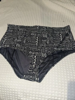Parte inferior de natación Torrid talla 3 3X blanco y negro geo patrón cintura alta usada en excelente estado Foto 1 de 4