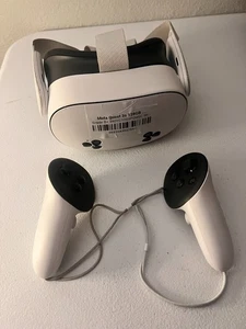 Meta Quest 3s Virtual Reality Headset 128GB White with Controllers - Picture 1 of 6