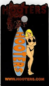 HOOTERS SEXY SURFER GIRL BLONDE LIGHT BLUE SURFBOARD BLACK BIKINI SWIM SUIT PIN - Picture 1 of 4