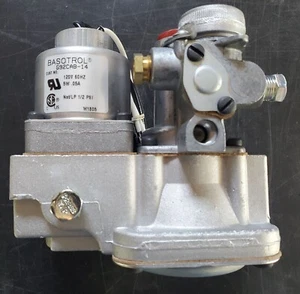 One(1) Basotrol G92CAB-14 Valvola di flusso pilota automatica gas e gas 1/2" - Foto 1 di 8