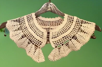 Hermoso Collar Desmontable Vintage Ganchillo a Mano Crudo Marfil ca1950/60’s Foto 1 de 4