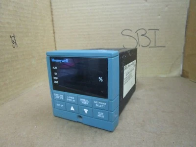 Honeywell Digital Controller DC300K-0-0A3-20-B000-0 264 VAC 18VA Used - Image 1 of 4