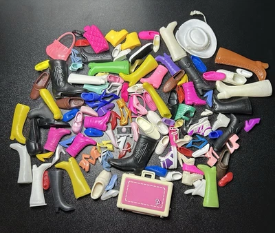 De colección a AHORA~ Barbie Ken & Friends ~BOTAS Y ZAPATOS Lote A~ Pares Individuales DAÑADOS Foto 1 de 4