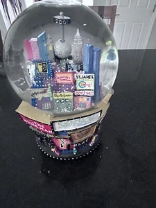 NYCBloomingdales Broadway Musical 2001 Globo de Nieve Times Square Torres Gemelas Funciona - Imagen 1 de 10