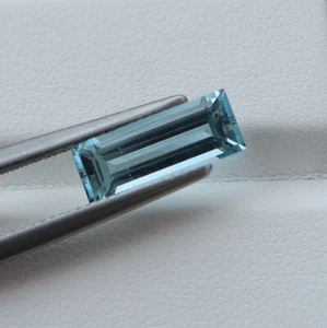 Pietra preziosa baguette blu acquamarina taglio top naturale 2,18 cts 13,3 x 5,2 mm per anello - Foto 1 di 9