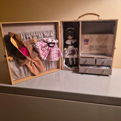 Tonner Collector Club Tiny Betsy McCall THANKSGIVING Trunk O'Plenty Conjunto 2004 NOVO - Imagem 1 de 4