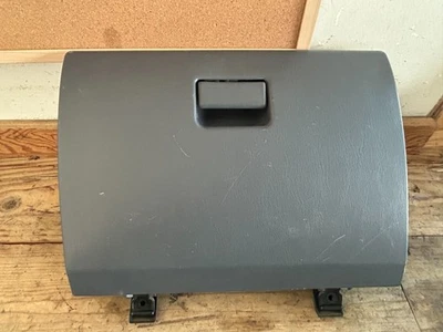 Guantera de compartimento de almacenamiento Toyota Tacoma 1998-2004 OEM, 55552-04030 Gris Foto 1 de 3