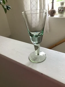 One Large Green Glass Wine Glass With Thick Heavy Stem 8 X 3.1/2 Inches - Picture 1 of 6