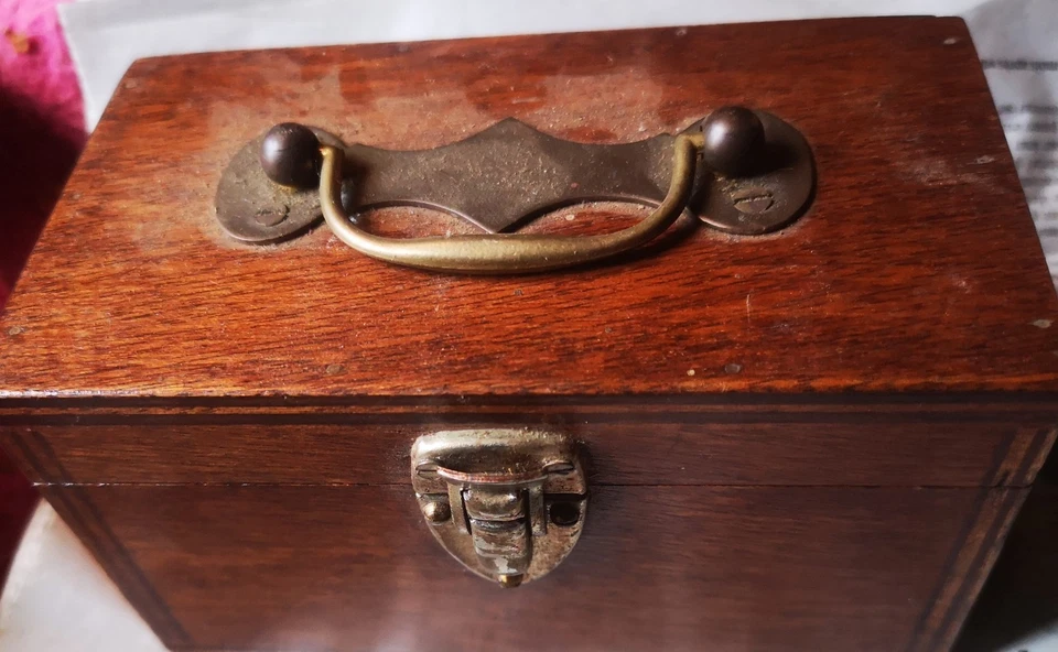 JEU ANCIEN DE BISTROT D'ESTAMINET 13 PALETS EN Fonte. NUMEROTS  1 A 12 et Maître - Photo 1/4