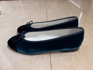 Women’s Chanel Blue Velvet Ballet Flats size 40/ US 9 made in Italy - Picture 1 of 8