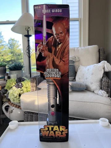 Star Wars Revenge of the Sith MACE WINDU Lightsaber 2005 Glows Sounds SEALED Cover