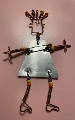 Брошь на булавке ручной работы с медалью из бисера - Изображение 1 из 3