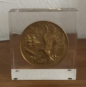 US Navy Bicentennial 1775-1975 Gold Coin Acrylic Paperweight - 4” X 4” - Picture 1 of 4
