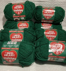 Red Heart Holiday Worsted Yarn Medium Lot of 8 - Green Green 3.5 Oz 235 Yds Each - Picture 1 of 9