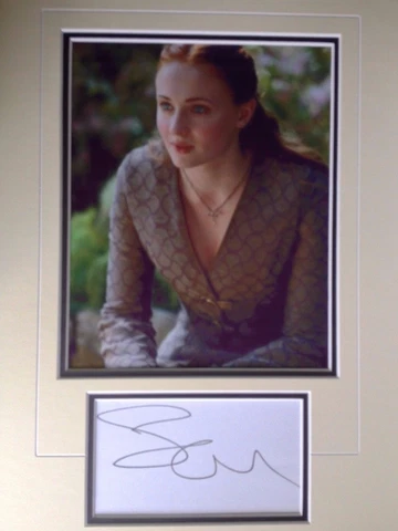 SOPHIE TURNER - GAME OF THRONES - SANSA STARK  - EXCELLENT SIGNED COLOUR DISPLAY Cover