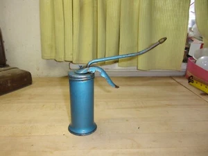 Vintage Eagle Blue Oiler Can Metal Hand Trigger 6.5" Shoot's Upward FREE SHIPPIN - Picture 1 of 12