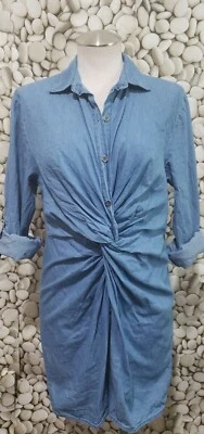 Vestido Camisa Charlotte Russe Pequeño Azul Denim Botón Nudo Frontal Pestaña Enrollable Manga Foto 1 de 4