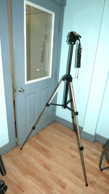 Trípode Sony VCT-870RM con mango de control remoto Foto 1 de 4