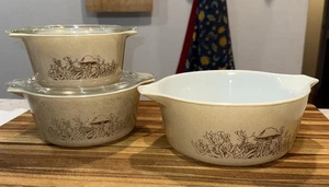 Vintage Pyrex Forest Fancies Kasserolle 3er Set mit 2 Deckeln Sammlerstück Pilze - Bild 1 von 17