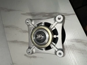 NEW DECK BLADE SPINDLE ASSEMBLY W/ PULLEY 197473 AYP HUSQVARNA 187292 532187292 - Picture 1 of 3