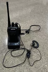 Baofeng Walkie Talkie mit Headset und Ladestation - Bild 1 von 1