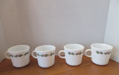 “HOLLY DAYS” Corelle Corning Pyrex Acebo de Navidad 4 Tazas - 3 1/8” Alto (2 Juegos) Foto 1 de 4