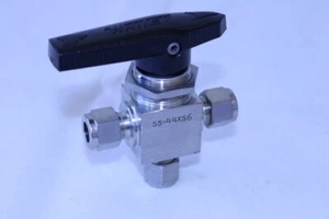 WHITEY SS-44XS6 Válvula de bola 3 vías - Imagen 1 de 2