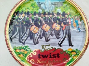 Vintage Scatola di latta Norvegese 17 maggio Freia Bunad - Karl Johan - scatola di immagazzinaggio con Norvegia - Foto 1 di 6