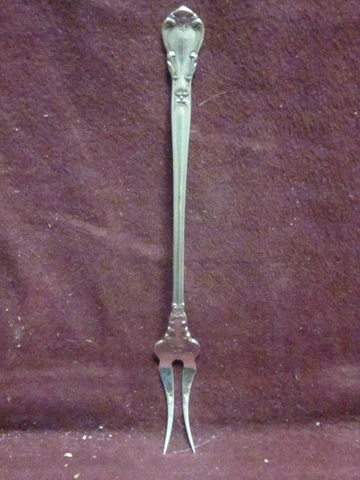 Sterling Gorham  CHANTILLY  PICKLE  FORK  5 3/4" 16g no monogram Cover
