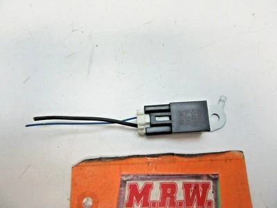 MÓDULO DE FUSIBLE DE CABLE DE RELÉ EXTREMO DE ENCHUFE UBICADO TRASERO IZQUIERDO POR PUERTA DE ESCOTILLA se adapta a 10 SCION XB Foto 1 de 4